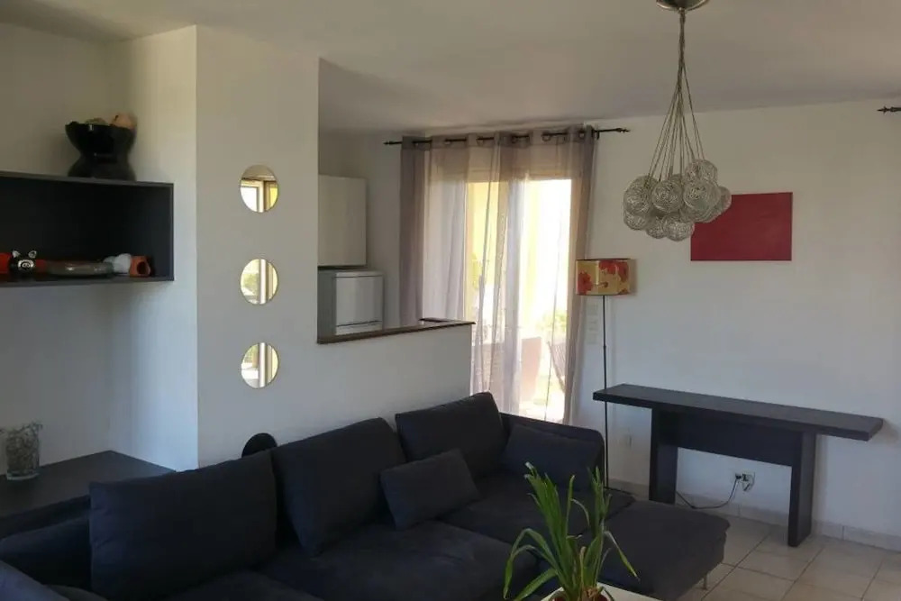 Beau T3 - Climatisé - Grande Terrasse - Marseille