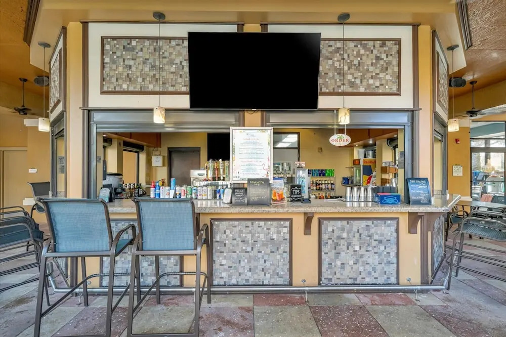 10 Mins To Disney NO Fees Heated Pool Hot Tub