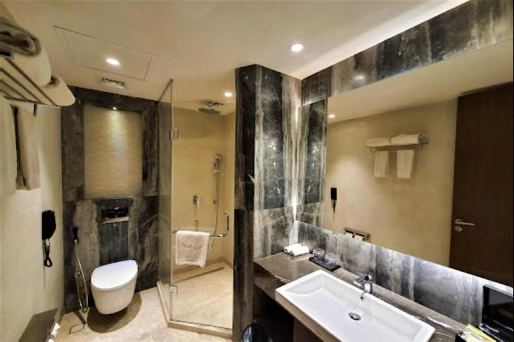 Best Western Plus Runway - Luxury Collection Hotel