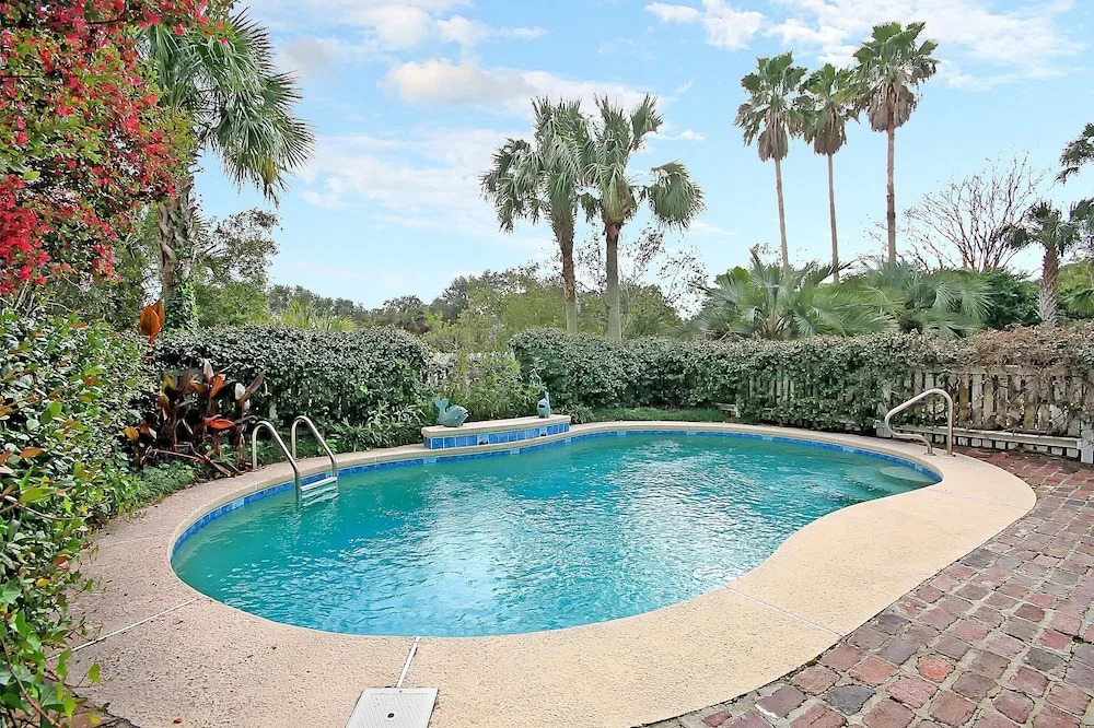 Sprawling Family W/ Pool & Game Room 6 Bedroom Home