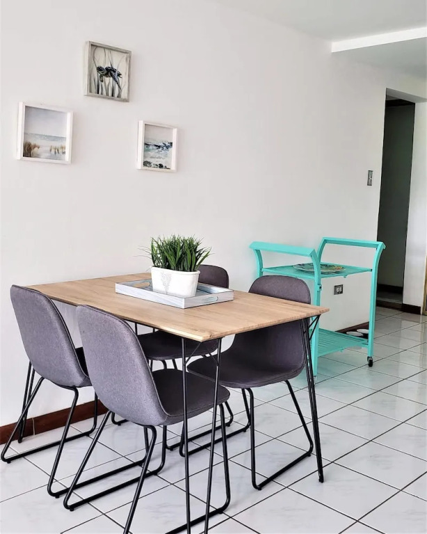 Brand NEW Studio 1 Block to Beach/lagoon
