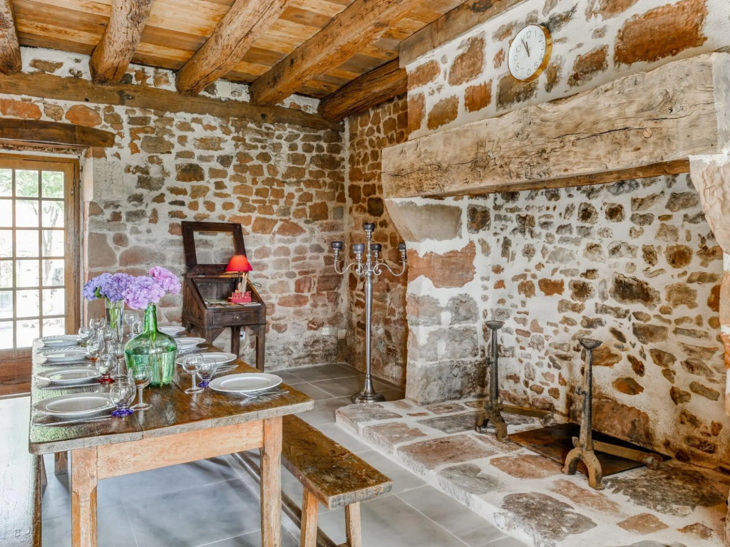 Beautiful holiday home with pool in Teillots