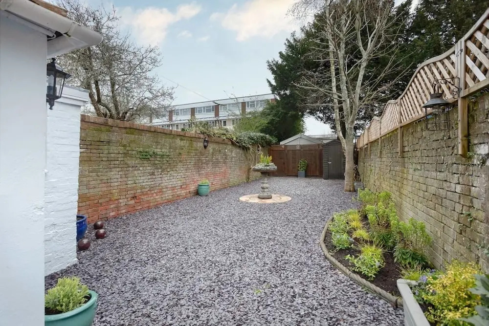 Stunning 2BD property w/ garden in Salisbury