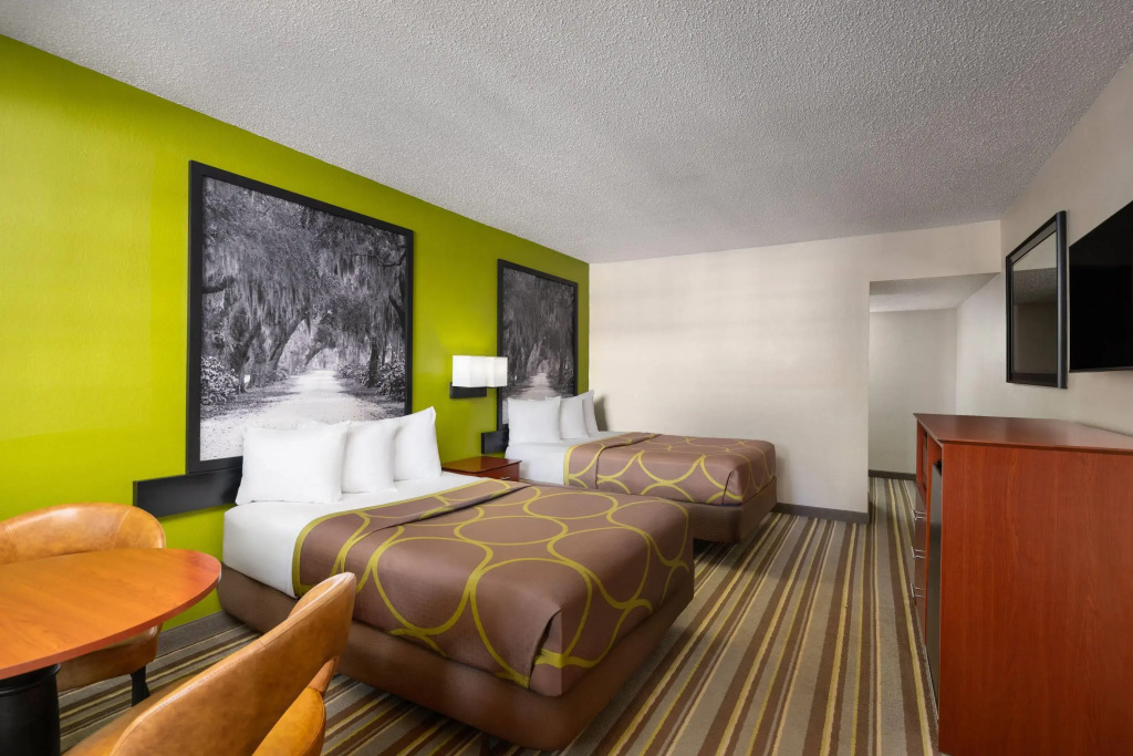 Super 8 by Wyndham Lake City