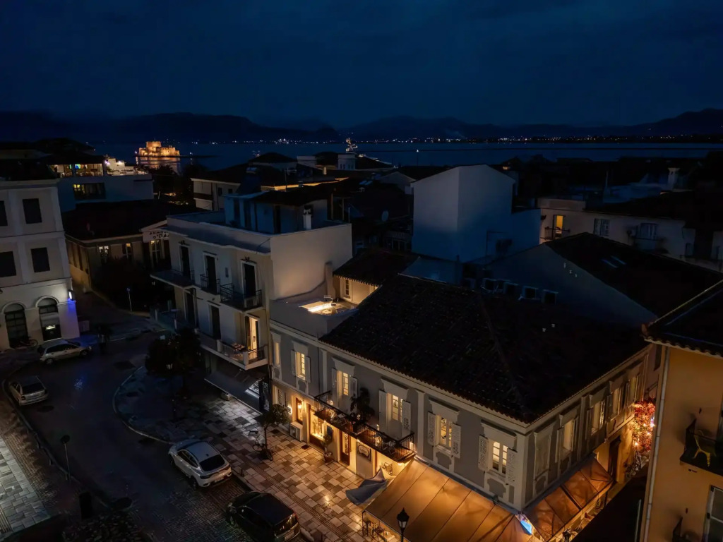 Amalie Suites