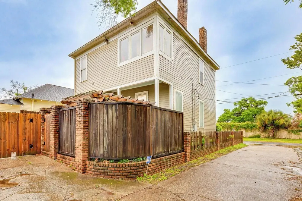 Walk to Downtown: Historic Home in Mobile