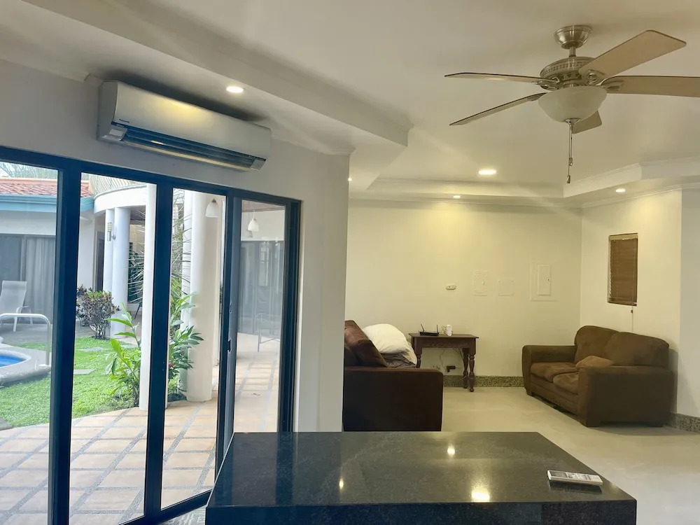 Villa Arenas- Private Pool & Easy Beach Access in Jaco