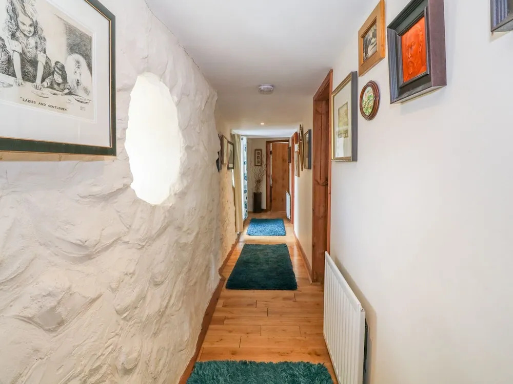 Horseshoe Cottage