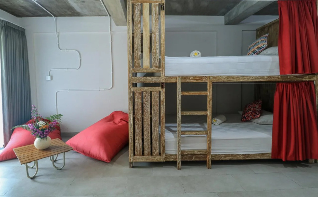 Base Guesthouse and Hostel
