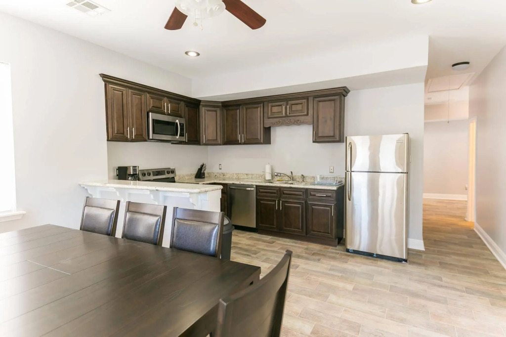 Hosteeva Conti Street Suites