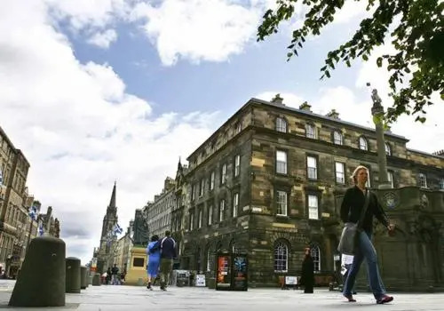 Parliament Sq  Royal Mile