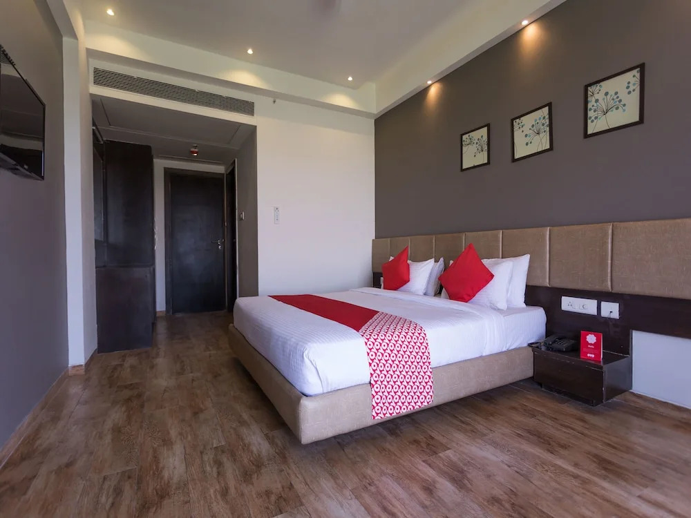 OYO 13012 Hotel HR Greens