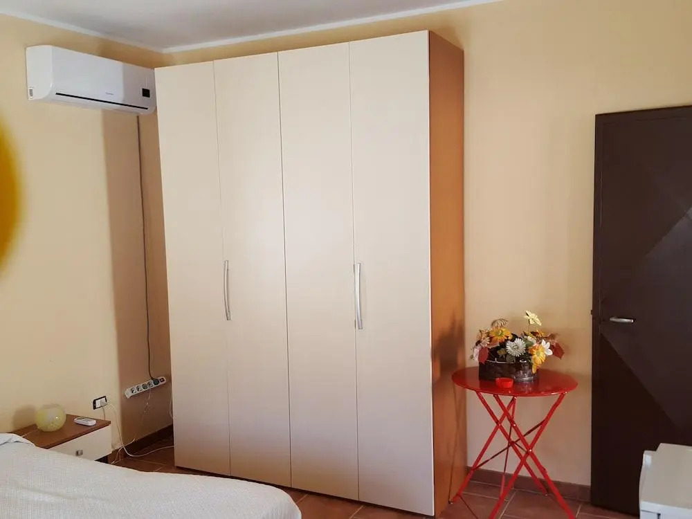 Dante Apartment