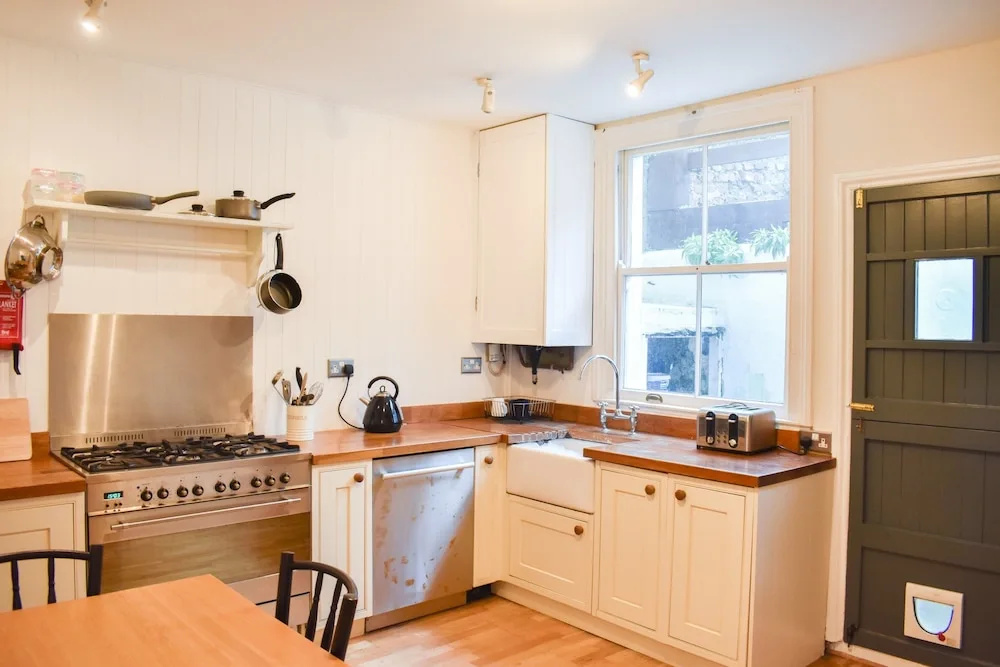 2 Bedroom Garden Home in Preston Park