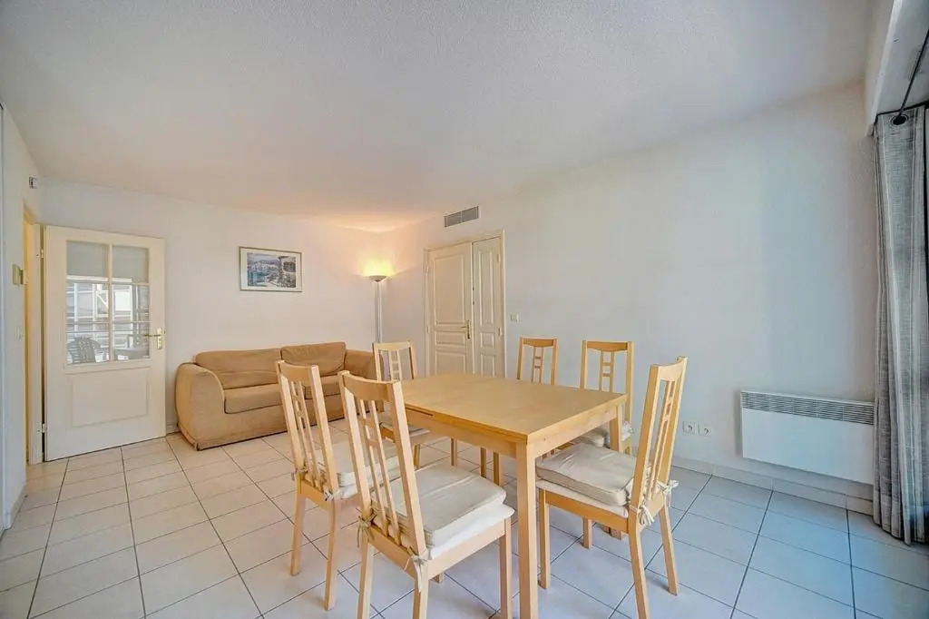 MODERNE 3 PIECES CANNES CENTRE AVEC BALCON l! A2B67