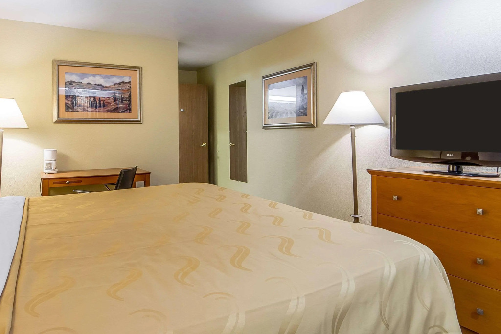 Econo Lodge Inn & Suites Santa Rosa South
