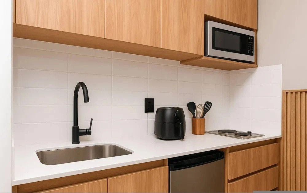 Metropolitan Living - 715b