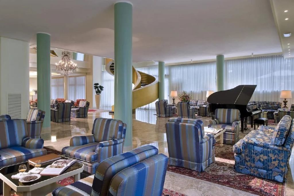 Hotel Bristol Buja