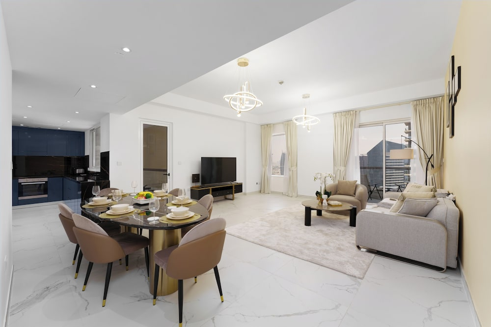 Marco Polo - Chic 1 BR with 2 balconies | Marina Views & Tram