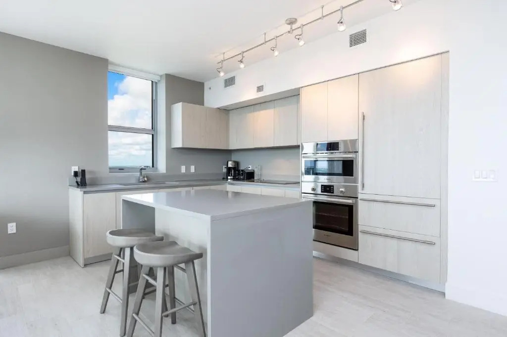 Modern 3 bedroom at Hollywood Beach Resort 28th floor