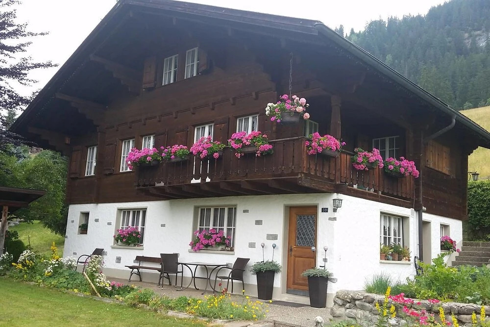Gstaad - Amazing Lake Chalet