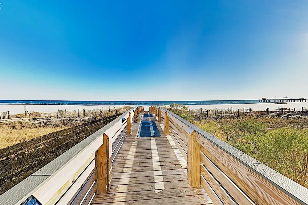 Oceanfront Paradise W/ 2 Pools & Beach Access 4 Bedroom Condo