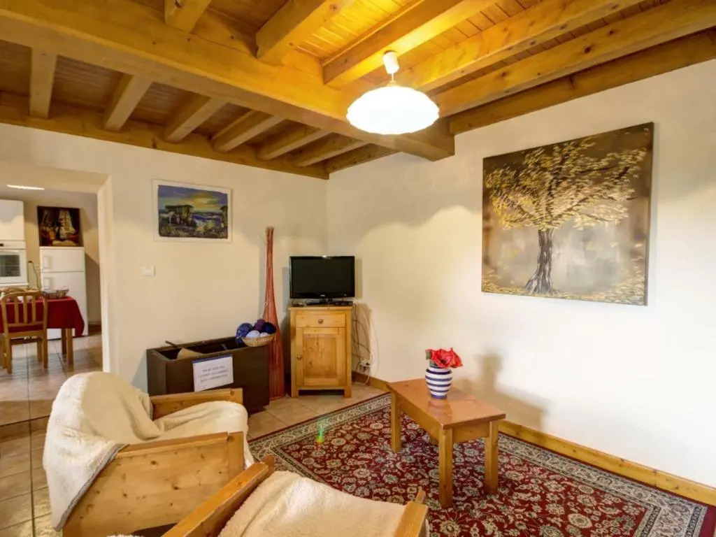 Gîte accueillant pour 7 pers avec cheminée et terrasse - FR-1-496-225