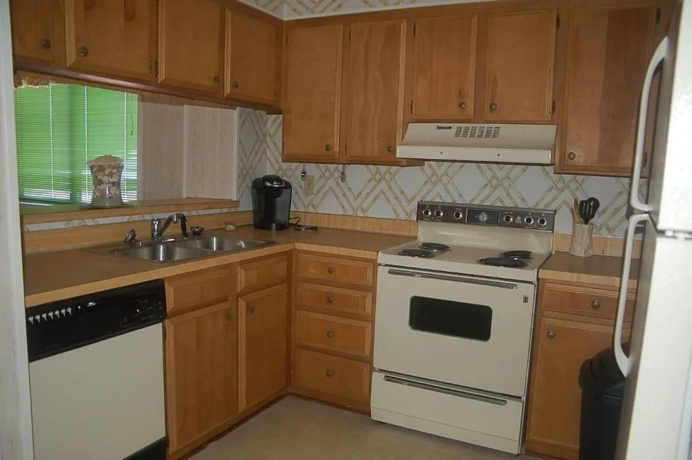 Crescent Beach Villas, unit 101 - 2 Br Condo