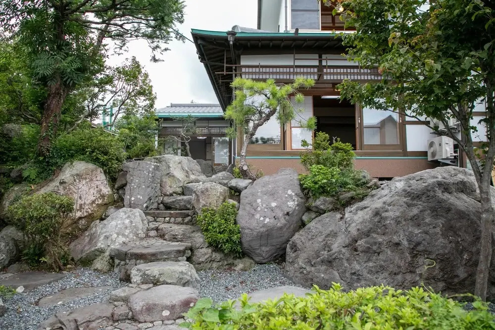 Meisekino Kakureyado Housen