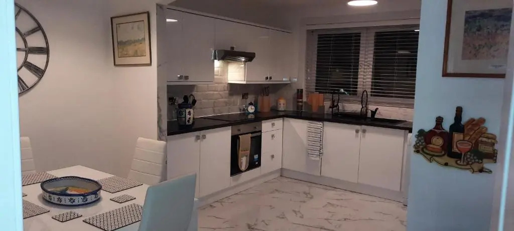 Prime Town Center, Modern, 2 Bedroom Apartment,Free Private Parking, WiFi