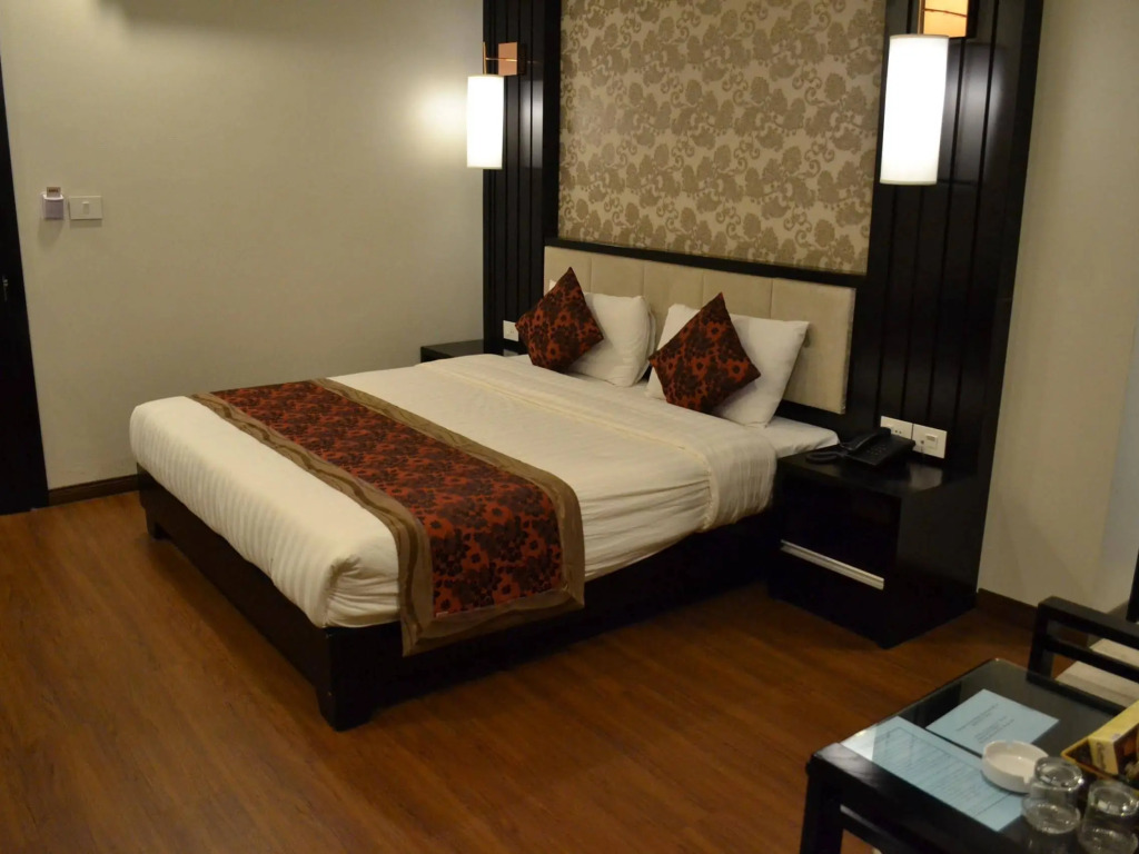 LUXURY HOTEL