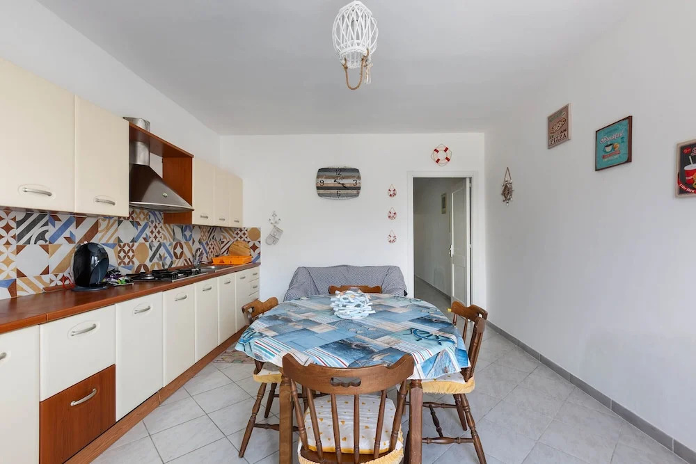 2060 Villetta Krystle