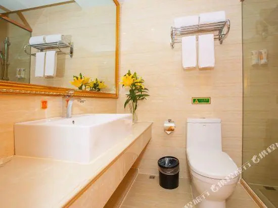 Vienna 3 Best Hotel (Maoming Yanjiang Building)