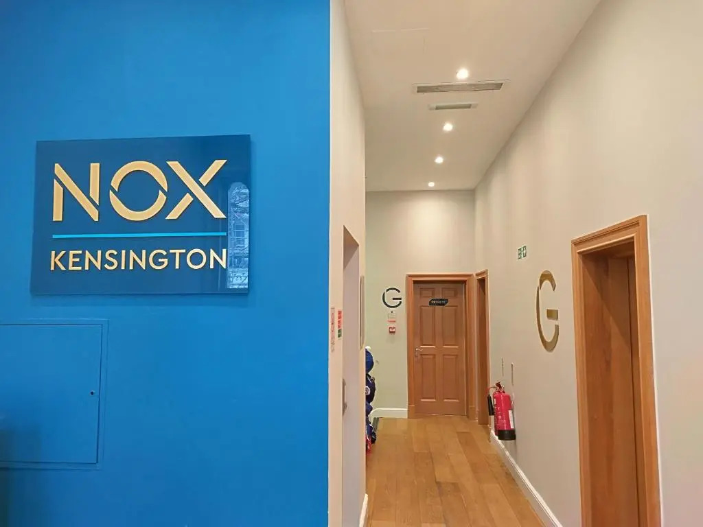 Отель NOX Kensington