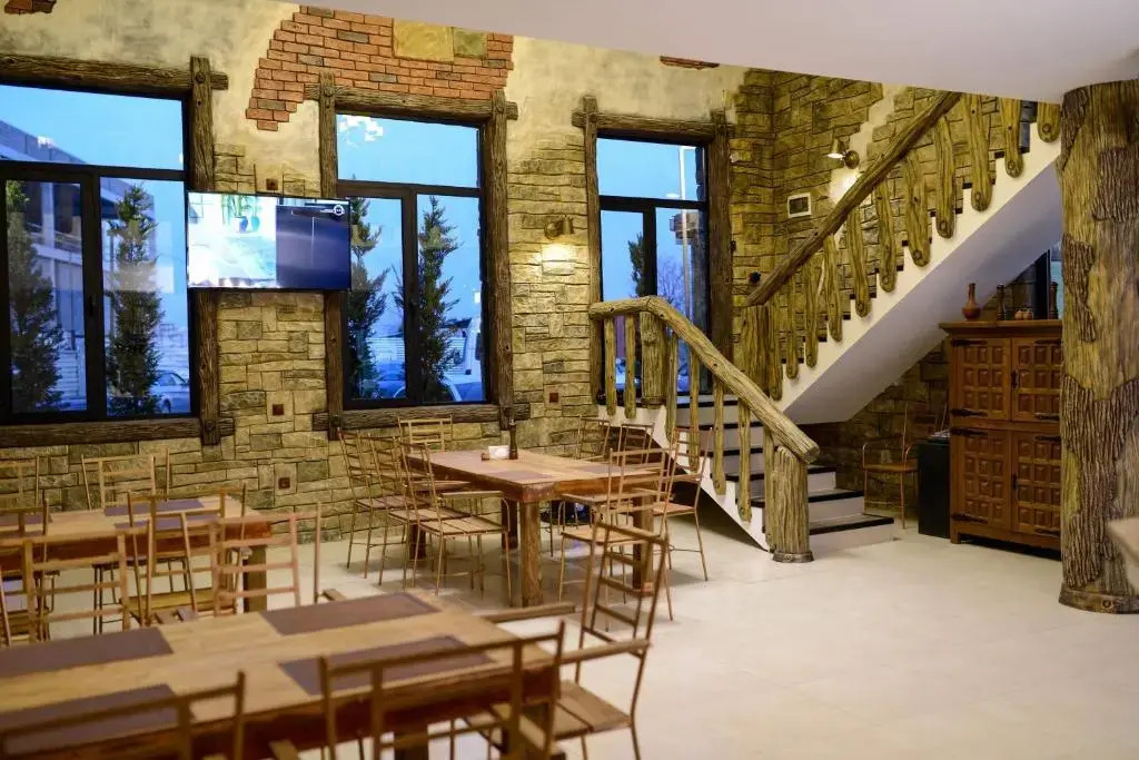 Ragnar Hotel