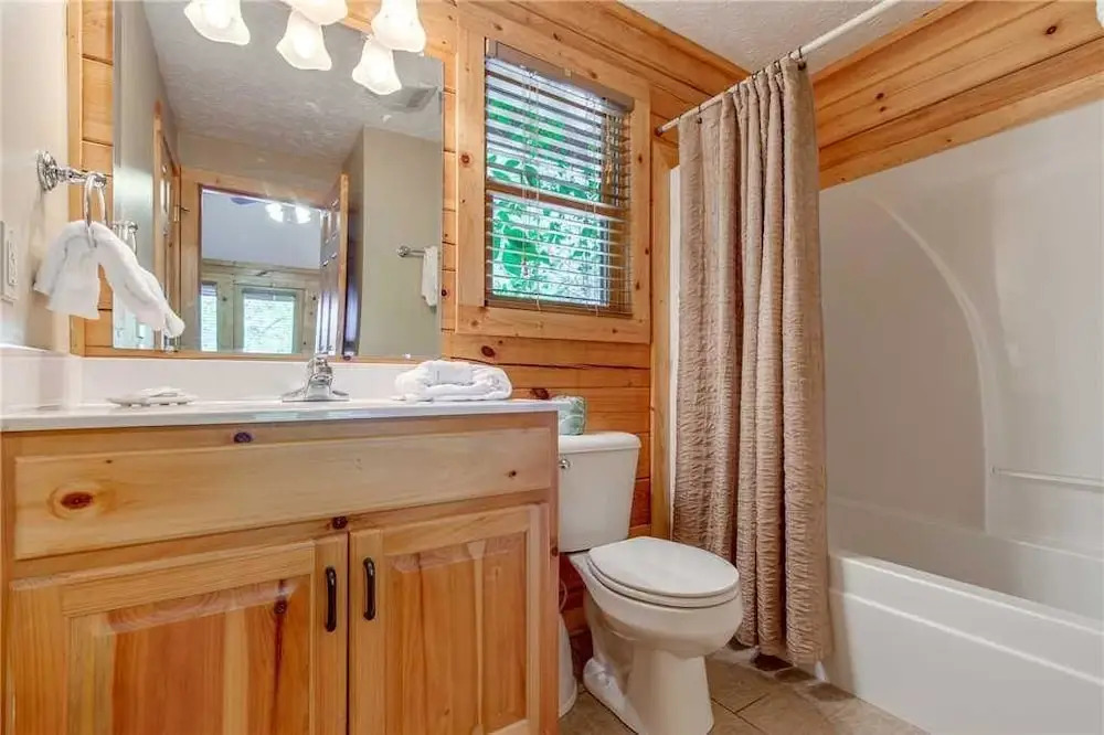 Chimney Top Overlook - Four Bedroom Cabin