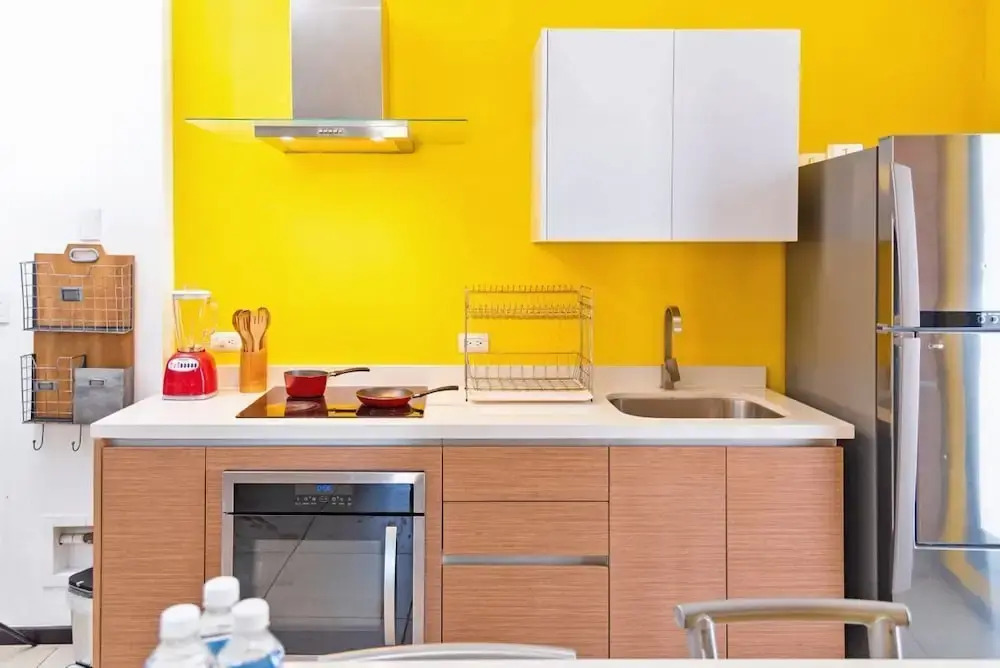 Save, pretty apt. W/playground, in Monterrey’s Center, 3 room, 1KSB, 2 SB, 2BTH. By Mty Living. S2 702