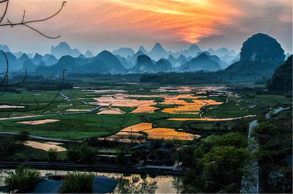 Misty Wonderland ,Yangshuo Xingping