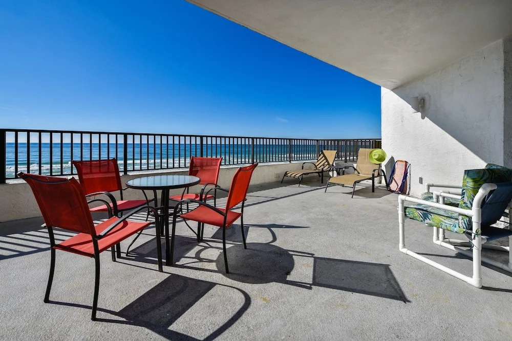 AquaVista Beach Resort by Sand Seeker Vacations