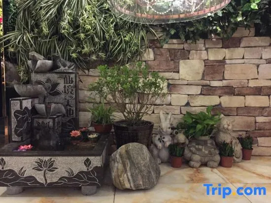 Rugao Wonderland Midi Hotel (RT Mart Wuyue Plaza Store)