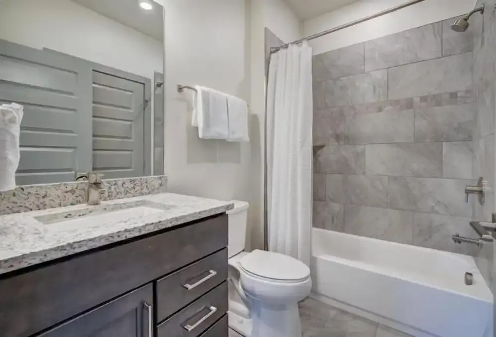 Clearwater Lofts Luxury 1 Bed Condo Near Lakeside Village