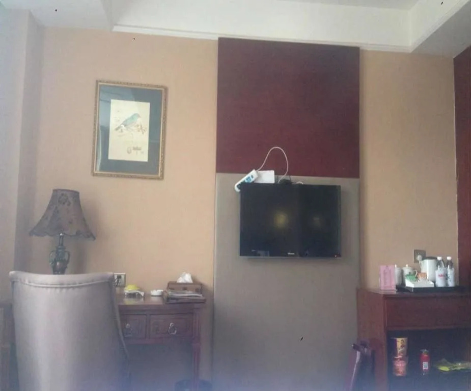 Chengdu Care U Well Hotel