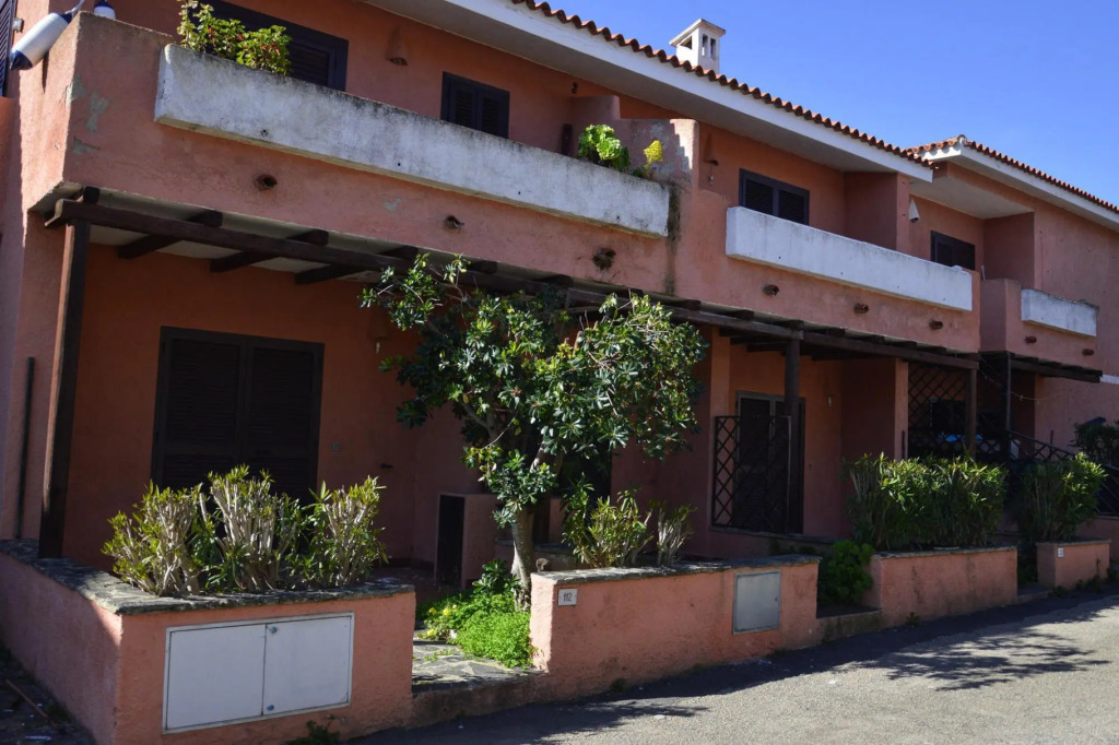 Apartment in Cannigione with garden