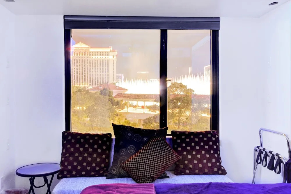 Renovated 2 Bdrm 2 Bath Condo las Vegas Strip 1 Gb Internet