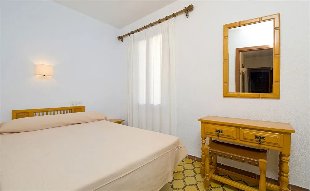 Apartamentos Cala LLonga Playa