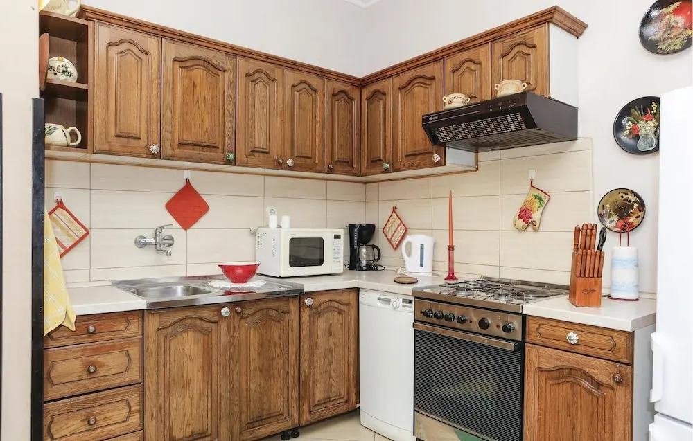 Amazing Home in Brodarica With Wifi and 3 Bedrooms