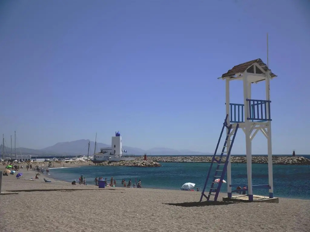 Apartamento 409 Marina Real Puerto de la Duquesa playa