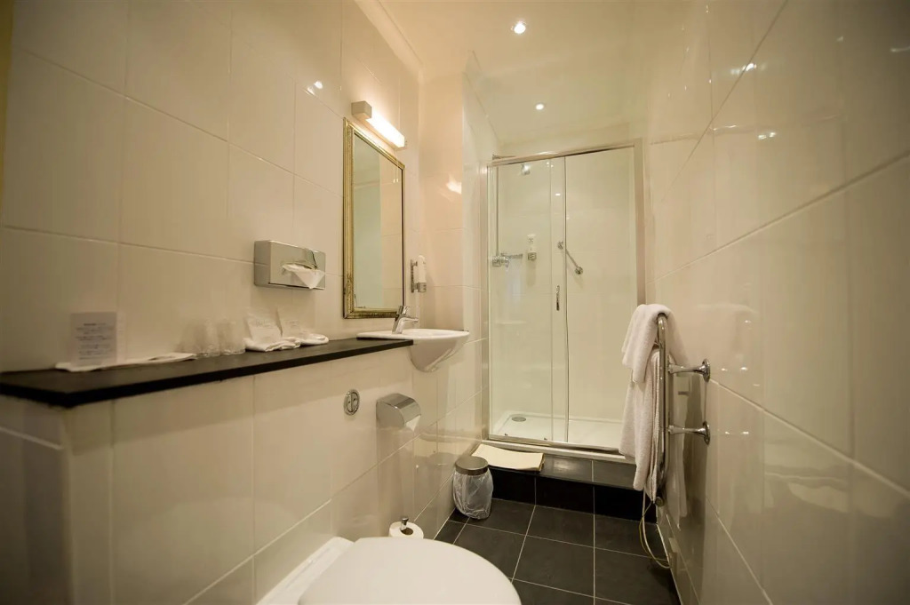 Crown & Mitre Hotel