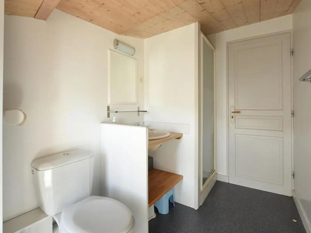 Maison de Charme avec Cour, 2 Chambres, Cuisine Équipée, Proche Village St Clément des Baleines - FR-1-434-74