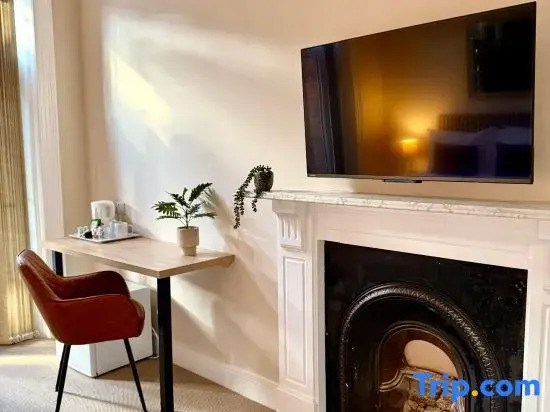 Seaside Escape with Double Bed & Balcony